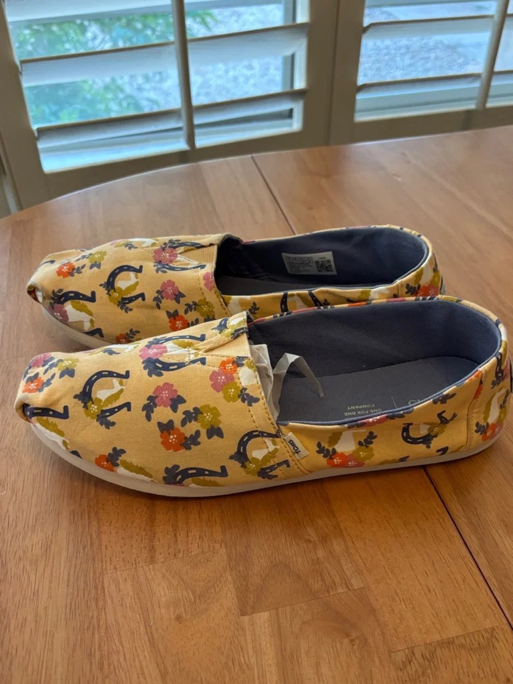 TOMS Alpargata Apricot Slip-On Shoes with Horseshoe Print ~ Women’s 9 ~
